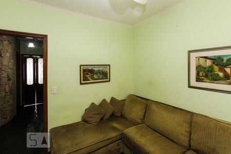 Casa à venda com 297m², 4 quartos e 5 vagas Casa à venda com 297m², 4 quartos e 5 vagasSala de TV