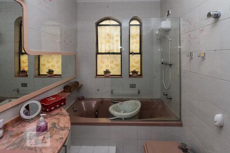 Casa à venda com 297m², 4 quartos e 5 vagas Casa à venda com 297m², 4 quartos e 5 vagasBanheiro da suite