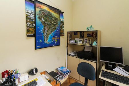 Casa à venda com 297m², 4 quartos e 5 vagas Casa à venda com 297m², 4 quartos e 5 vagasEscritório