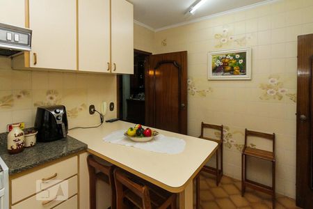 Casa à venda com 297m², 4 quartos e 5 vagas Casa à venda com 297m², 4 quartos e 5 vagasCozinha