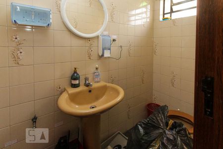 Casa à venda com 297m², 4 quartos e 5 vagas Casa à venda com 297m², 4 quartos e 5 vagasbanheiro da garagem