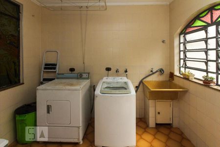 Casa à venda com 297m², 4 quartos e 5 vagas Casa à venda com 297m², 4 quartos e 5 vagasÁrea de Serviço