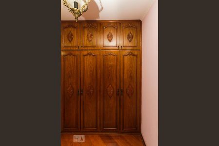 Casa à venda com 297m², 4 quartos e 5 vagas Casa à venda com 297m², 4 quartos e 5 vagasQuarto