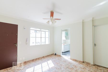 Sala de apartamento para alugar com 2 quartos, 4m² em Jardim Flor da Montanha, Guarulhos