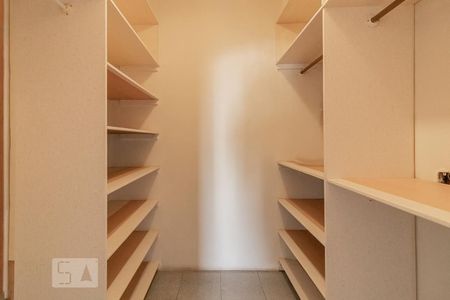 Apartamento para alugar com 116m², 3 quartos e 1 vagaCloset