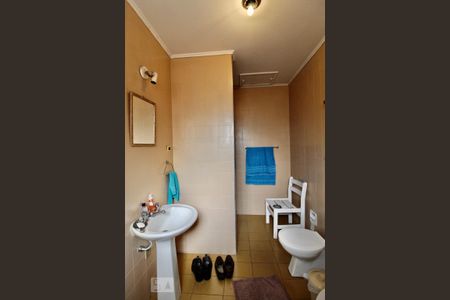 Casa à venda com 220m², 4 quartos e 2 vagas Casa à venda com 220m², 4 quartos e 2 vagasBanheiro da Suíte
