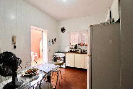 Casa à venda com 220m², 4 quartos e 2 vagas Casa à venda com 220m², 4 quartos e 2 vagasCozinha