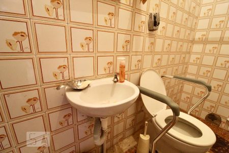 Casa à venda com 220m², 4 quartos e 2 vagas Casa à venda com 220m², 4 quartos e 2 vagasBanheiro de Serviço