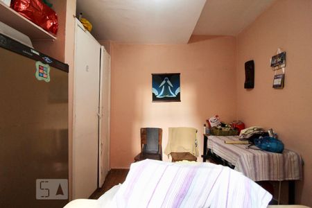 Casa à venda com 220m², 4 quartos e 2 vagas Casa à venda com 220m², 4 quartos e 2 vagasQuarto de Serviço