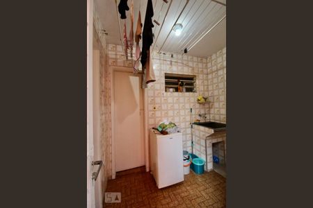 Casa à venda com 220m², 4 quartos e 2 vagas Casa à venda com 220m², 4 quartos e 2 vagasLavanderia
