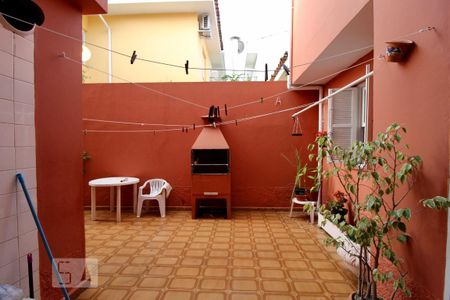 Casa à venda com 220m², 4 quartos e 2 vagas Casa à venda com 220m², 4 quartos e 2 vagasQuintal