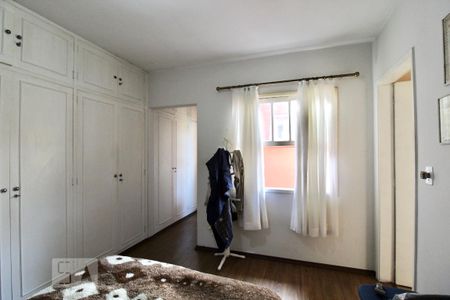 Casa à venda com 220m², 4 quartos e 2 vagas Casa à venda com 220m², 4 quartos e 2 vagasSuíte