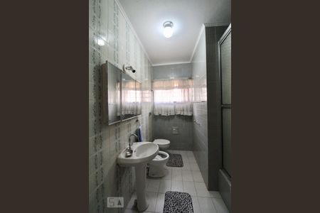 Casa à venda com 220m², 4 quartos e 2 vagas Casa à venda com 220m², 4 quartos e 2 vagasBanheiro 2