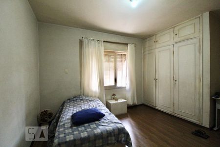 Casa à venda com 220m², 4 quartos e 2 vagas Casa à venda com 220m², 4 quartos e 2 vagasQuarto 4