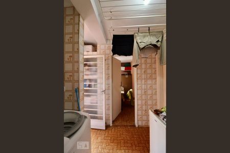 Casa à venda com 220m², 4 quartos e 2 vagas Casa à venda com 220m², 4 quartos e 2 vagasLavanderia