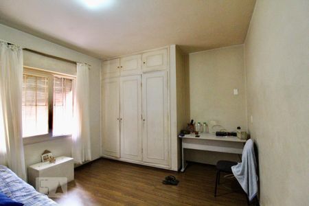 Casa à venda com 220m², 4 quartos e 2 vagas Casa à venda com 220m², 4 quartos e 2 vagasQuarto 4