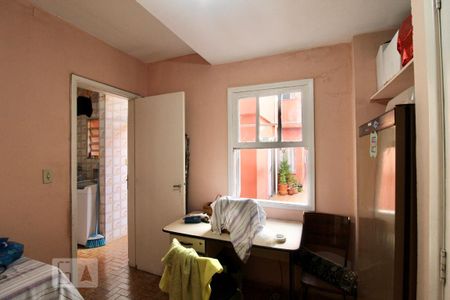 Casa à venda com 220m², 4 quartos e 2 vagas Casa à venda com 220m², 4 quartos e 2 vagasQuarto de Serviço
