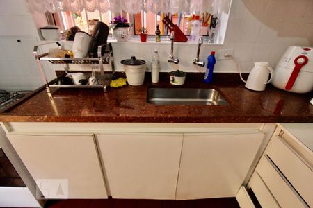 Casa à venda com 220m², 4 quartos e 2 vagas Casa à venda com 220m², 4 quartos e 2 vagasCozinha - Armários