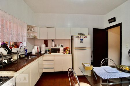 Casa à venda com 220m², 4 quartos e 2 vagas Casa à venda com 220m², 4 quartos e 2 vagasCozinha