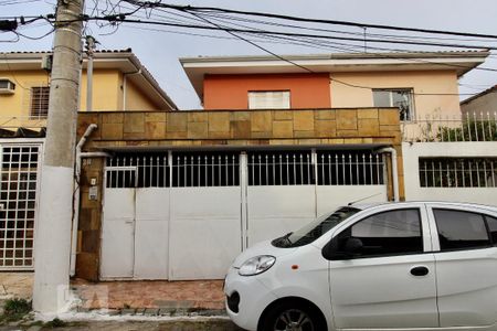Casa à venda com 220m², 4 quartos e 2 vagas Casa à venda com 220m², 4 quartos e 2 vagasFachada