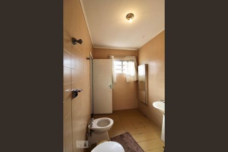 Casa à venda com 220m², 4 quartos e 2 vagas Casa à venda com 220m², 4 quartos e 2 vagasBanheiro da Suíte