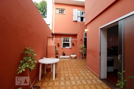 Casa à venda com 220m², 4 quartos e 2 vagas Casa à venda com 220m², 4 quartos e 2 vagasQuintal