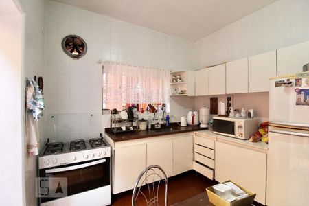 Casa à venda com 220m², 4 quartos e 2 vagas Casa à venda com 220m², 4 quartos e 2 vagasCozinha