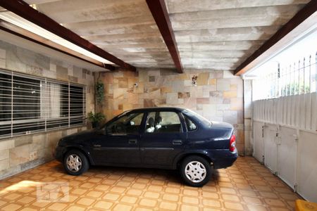 Casa à venda com 220m², 4 quartos e 2 vagas Casa à venda com 220m², 4 quartos e 2 vagasGaragem