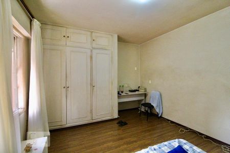 Casa à venda com 220m², 4 quartos e 2 vagas Casa à venda com 220m², 4 quartos e 2 vagasQuarto 4