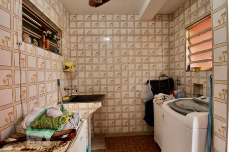 Casa à venda com 220m², 4 quartos e 2 vagas Casa à venda com 220m², 4 quartos e 2 vagasLavanderia