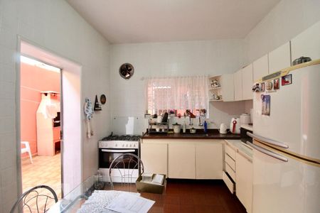 Casa à venda com 220m², 4 quartos e 2 vagas Casa à venda com 220m², 4 quartos e 2 vagasCozinha