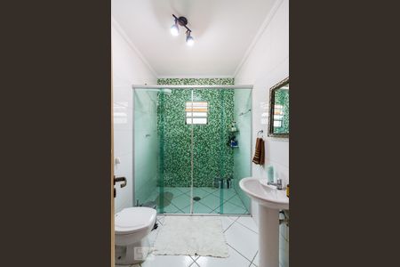 Banheiro de casa à venda com 2 quartos, 117m² em Parque Peruche, São Paulo