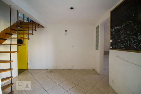 Sala de casa à venda com 4 quartos, 80m² em Vila Gumercindo, São Paulo