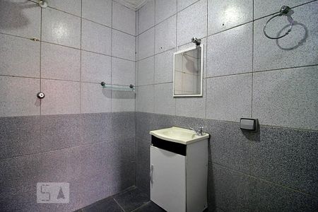 Banheiro de casa à venda com 1 quarto, 70m² em Vila Silvestre, Santo André