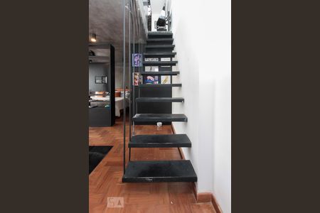 Apartamento para alugar com 78m², 1 quarto e 1 vaga Apartamento para alugar com 78m², 1 quarto e 1 vagaEscada