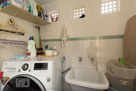 Casa à venda com 192m², 3 quartos e 2 vagas Casa à venda com 192m², 3 quartos e 2 vagasÁrea de Serviço