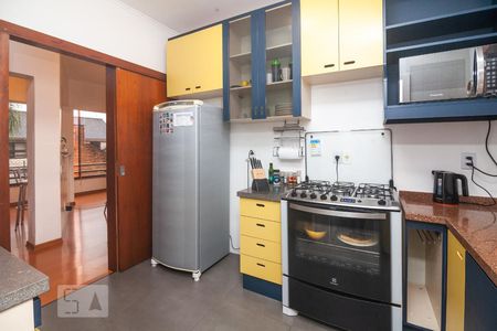 Detalhe cozinha de apartamento para alugar com 2 quartos, 90m² em Menino Deus, Porto Alegre
