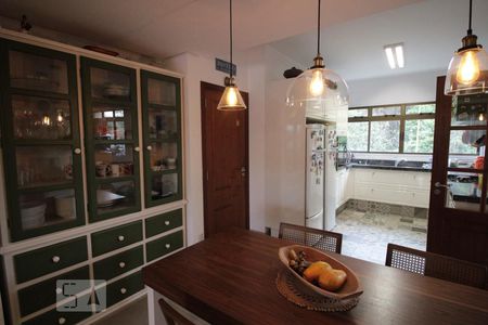 Apartamento para alugar com 167m², 3 quartos e 2 vagas Apartamento para alugar com 167m², 3 quartos e 2 vagasCozinha