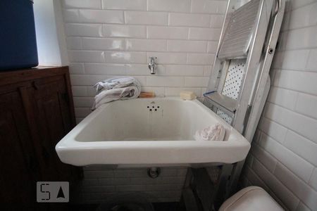 Apartamento para alugar com 167m², 3 quartos e 2 vagas Apartamento para alugar com 167m², 3 quartos e 2 vagasLavanderia