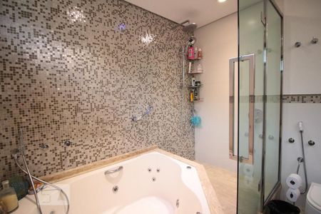 Apartamento para alugar com 167m², 3 quartos e 2 vagas Apartamento para alugar com 167m², 3 quartos e 2 vagasBanheiro da Suite