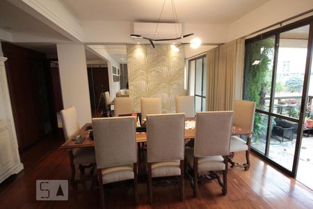 Apartamento para alugar com 167m², 3 quartos e 2 vagas Apartamento para alugar com 167m², 3 quartos e 2 vagasSala de Jantar