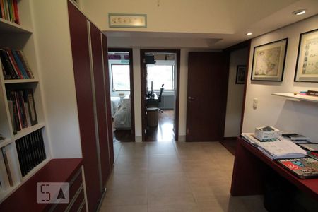 Apartamento para alugar com 167m², 3 quartos e 2 vagas Apartamento para alugar com 167m², 3 quartos e 2 vagasEscritorio