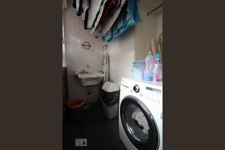 Apartamento para alugar com 167m², 3 quartos e 2 vagas Apartamento para alugar com 167m², 3 quartos e 2 vagasLavanderia