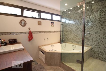 Apartamento para alugar com 167m², 3 quartos e 2 vagas Apartamento para alugar com 167m², 3 quartos e 2 vagasBanheiro da Suite