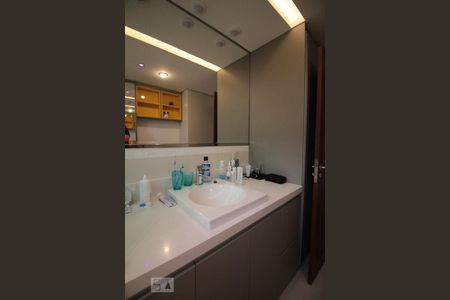 Apartamento para alugar com 167m², 3 quartos e 2 vagas Apartamento para alugar com 167m², 3 quartos e 2 vagasBanheiro