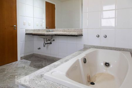 Apartamento à venda com 347m², 5 quartos e 5 vagasBanheiro da suíte 4