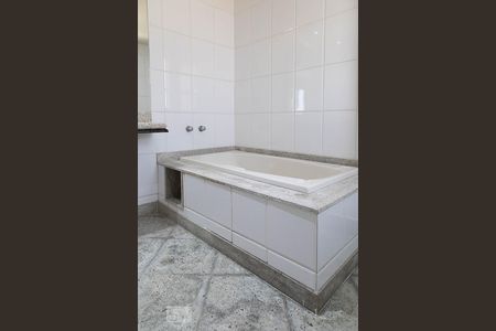 Apartamento à venda com 347m², 5 quartos e 5 vagasBanheiro da suíte 4