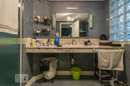 Casa à venda com 1280m², 5 quartos e 6 vagasBanheiro da Suíte 2