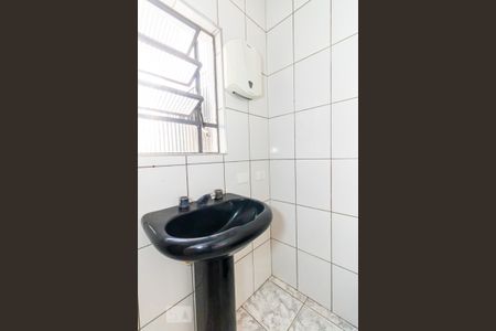 Casa à venda com 240m², 2 quartos e 3 vagasBanheiro de Área de Serviço