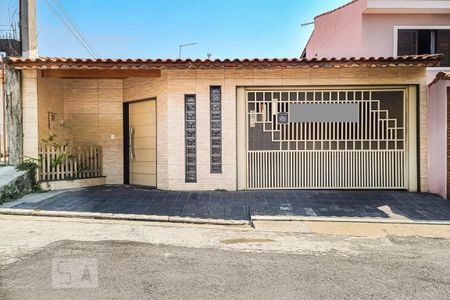 Casa à venda com 240m², 2 quartos e 3 vagasFachada